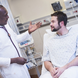 Patient talking w doctor